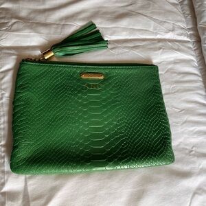 Gigi New York Clutch bag in beautiful color green